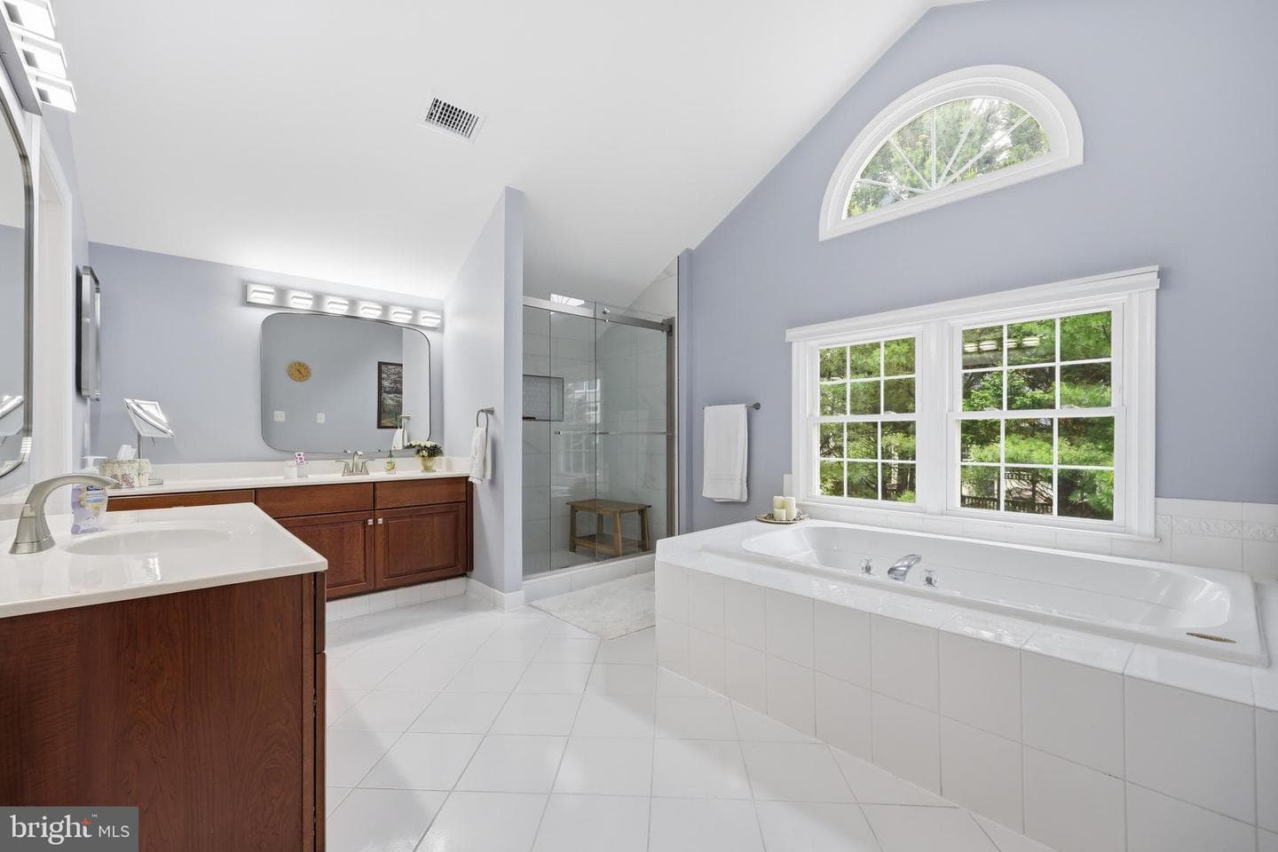 5019 Tothill photo 35
