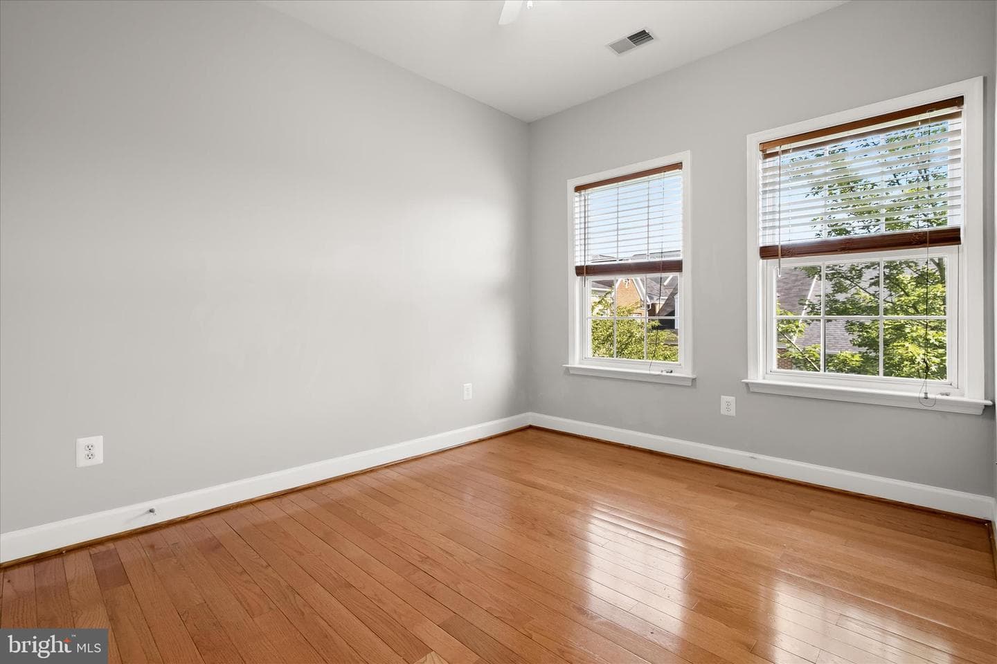 563 Pelican Ave photo 32