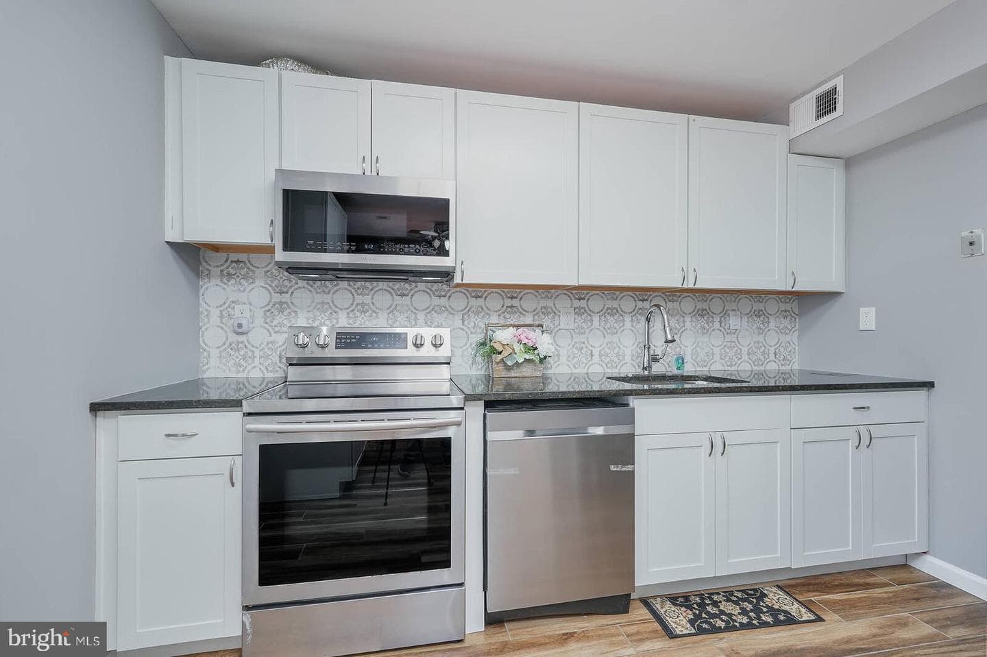 214 Pender Place photo 10
