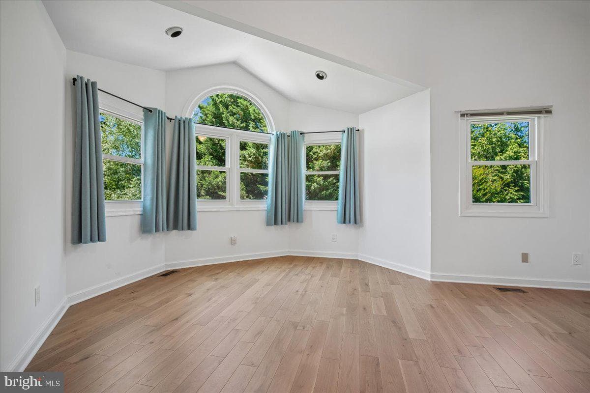 5304 Sherrill Avenue photo 13