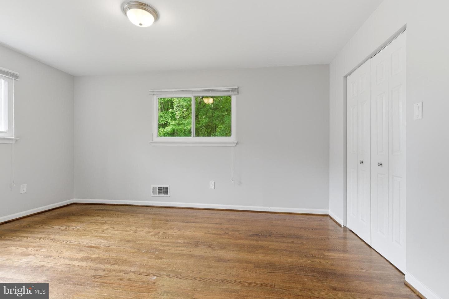 14114 Arctic Avenue photo 17