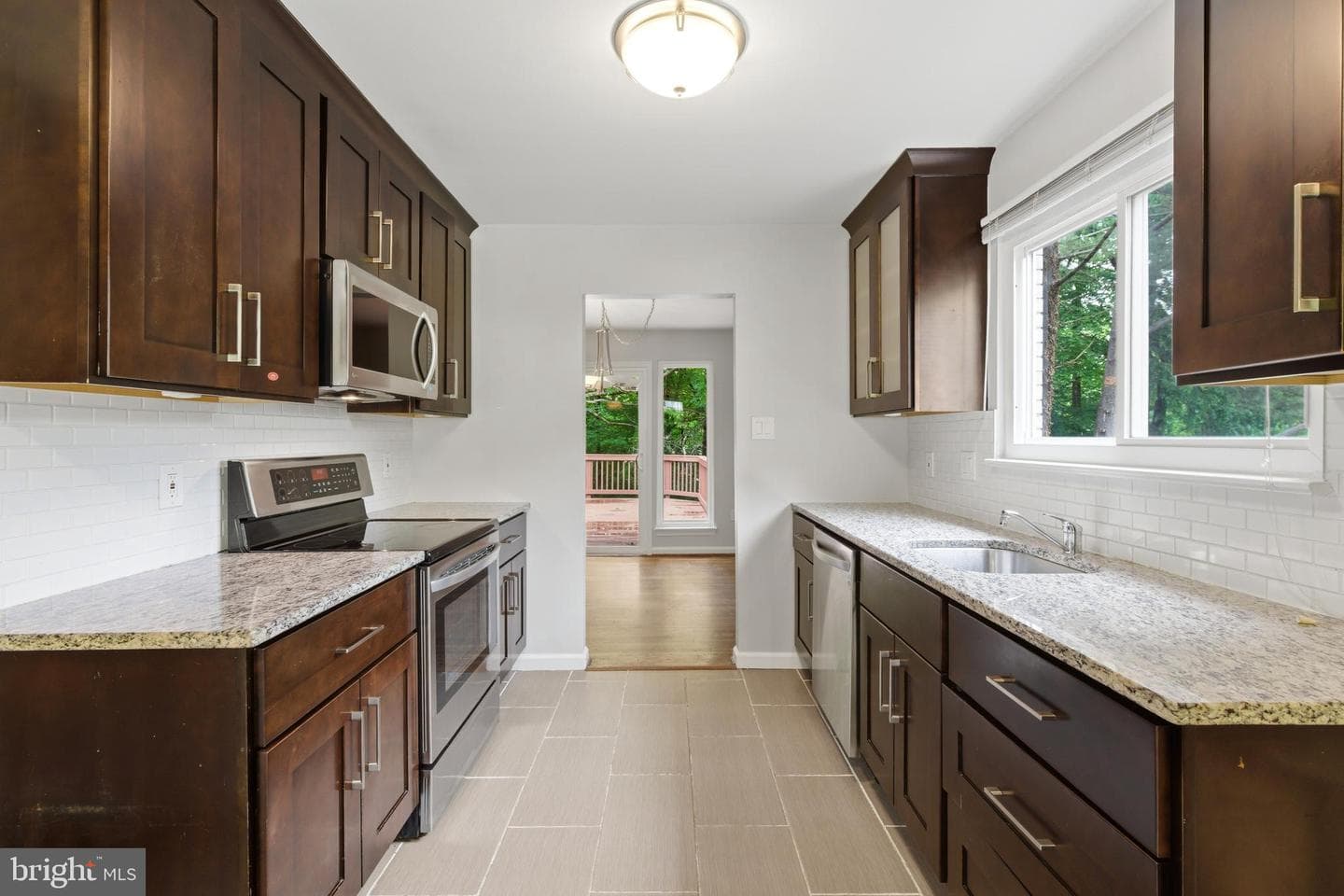 14114 Arctic Avenue photo 3