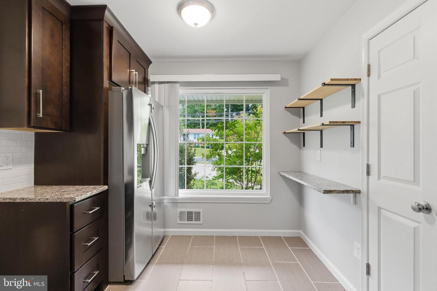 14114 Arctic Avenue photo 4