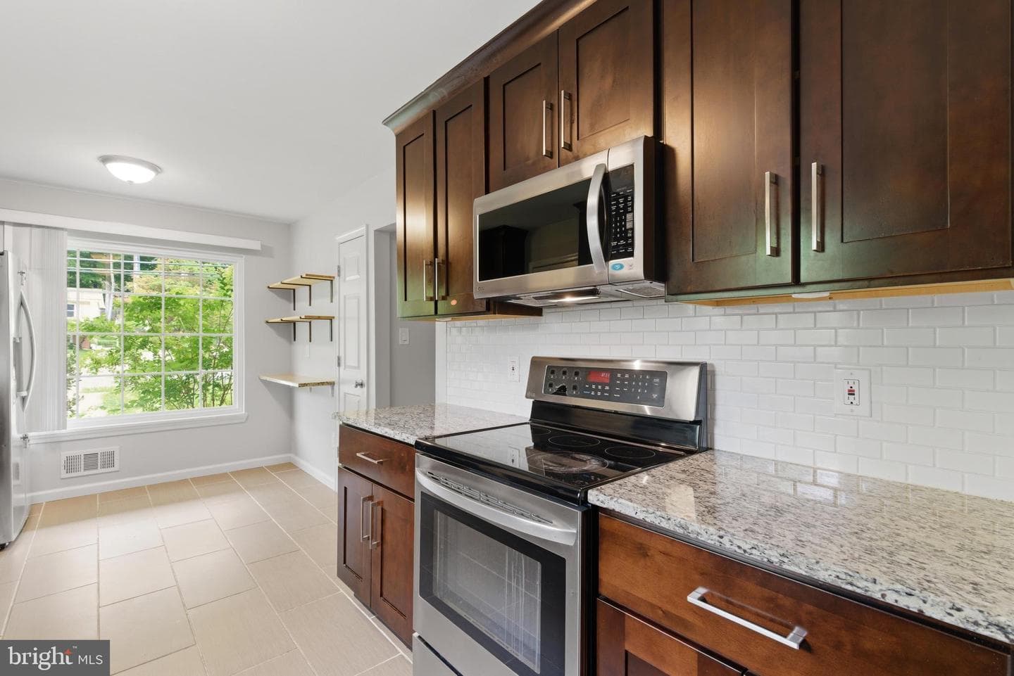 14114 Arctic Avenue photo 5
