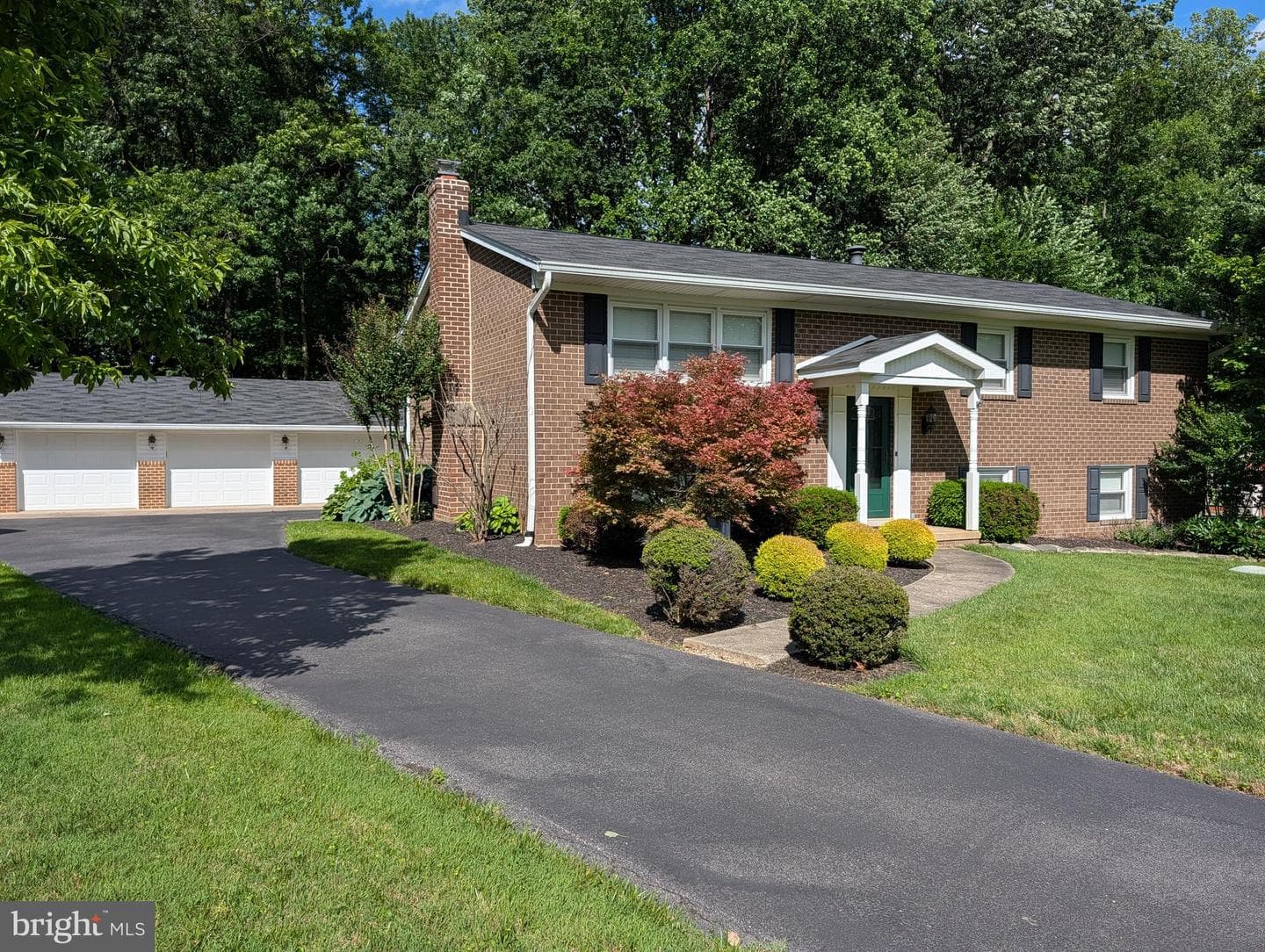 8705 Woodfield Court photo 2
