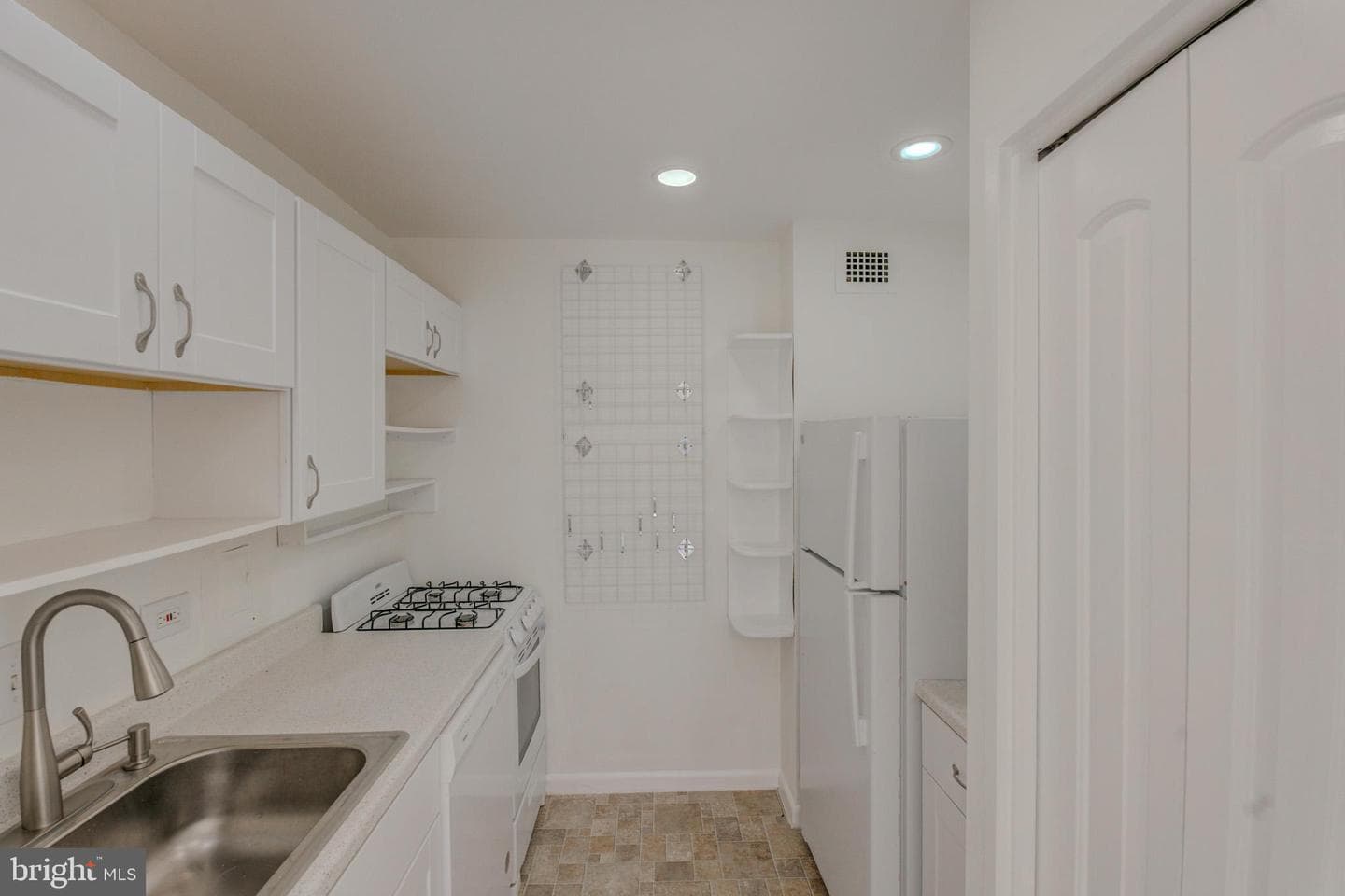 1900 Lyttonsville Road #110 photo 9