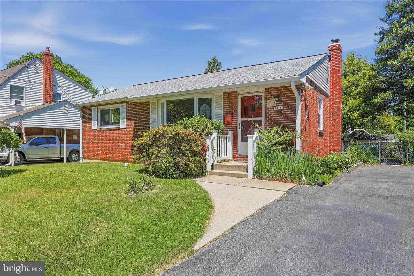 1014 Scott Avenue photo 1