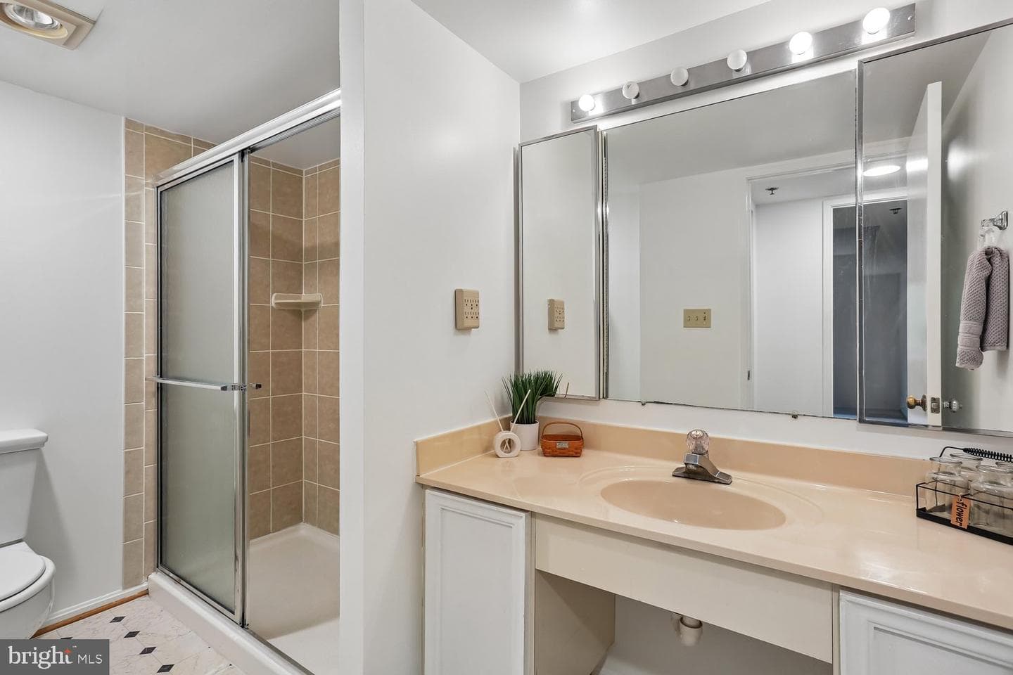 15100 Interlachen Drive #4-702 photo 38