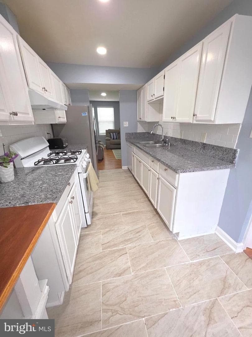 9105 Chesley Knoll Court photo 3