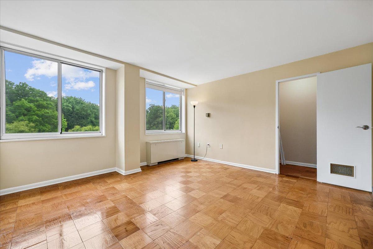 10401 Grosvenor Place #501 photo 12