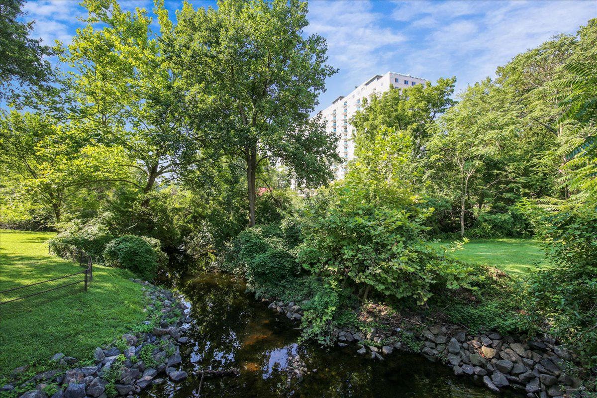10401 Grosvenor Place #501 photo 27