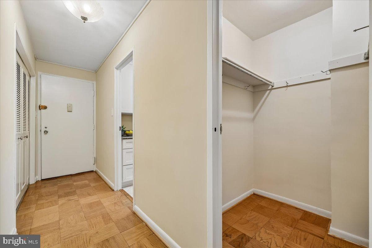 10401 Grosvenor Place #501 photo 4