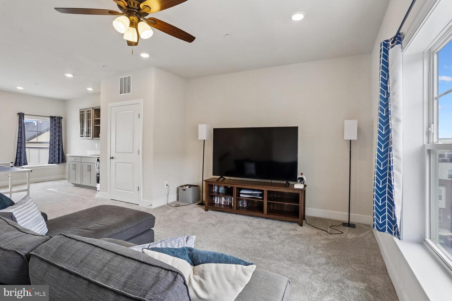 139 Dickenson Drive photo 33
