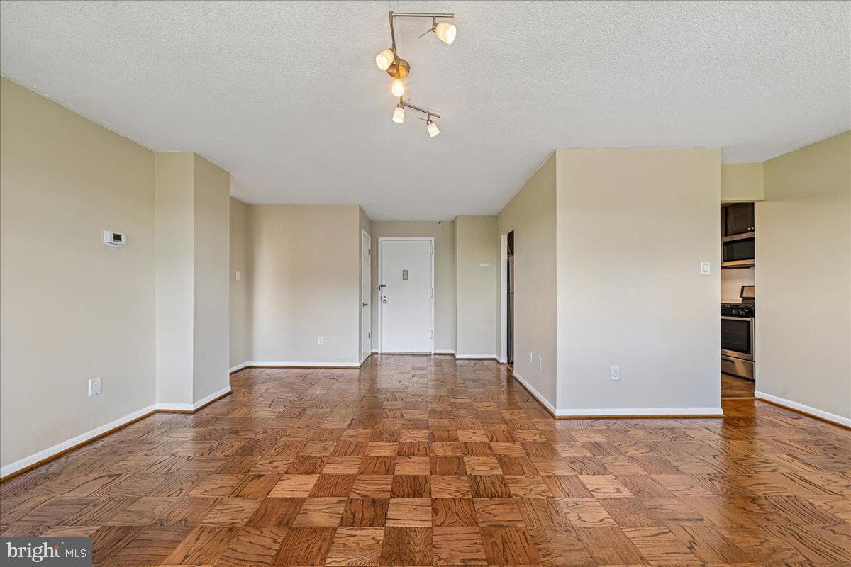 1121 University Boulevard W #1207 photo 3