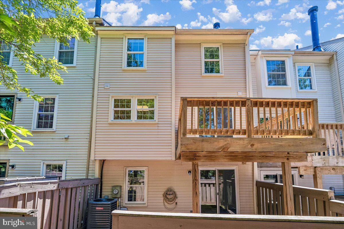 8541 Hawk Run Terrace photo 4