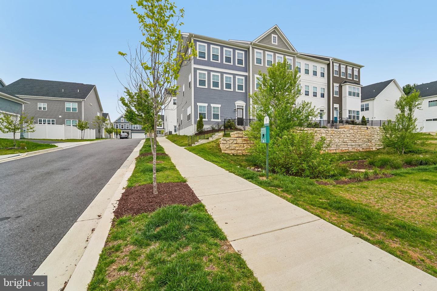 22917 Mater Way photo 4