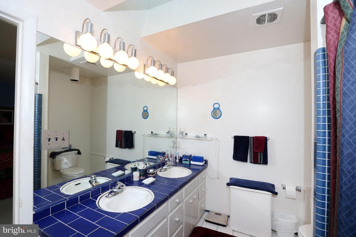 6900 Heatherhill Road photo 21