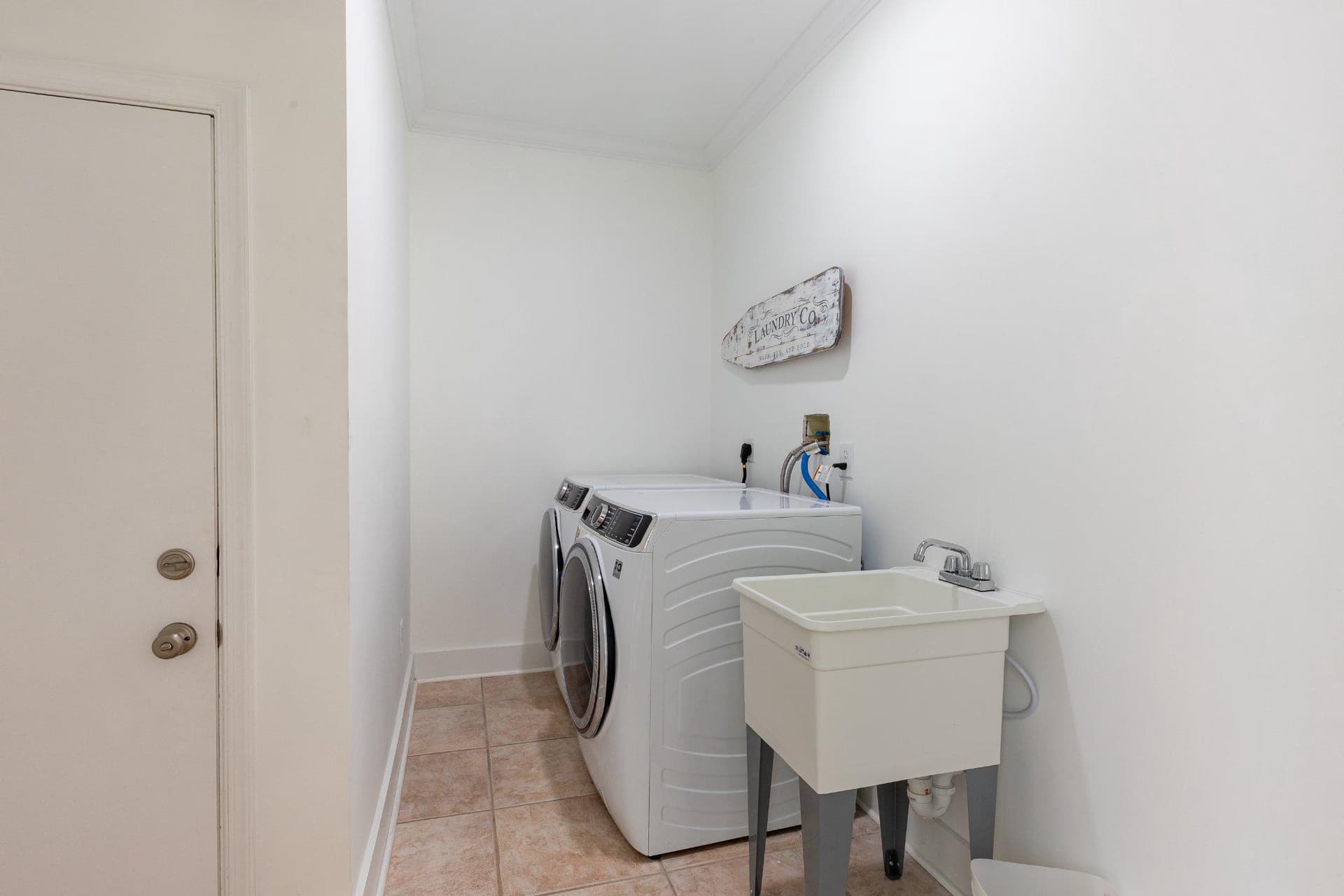7009 Persimmon Tree Road photo 45