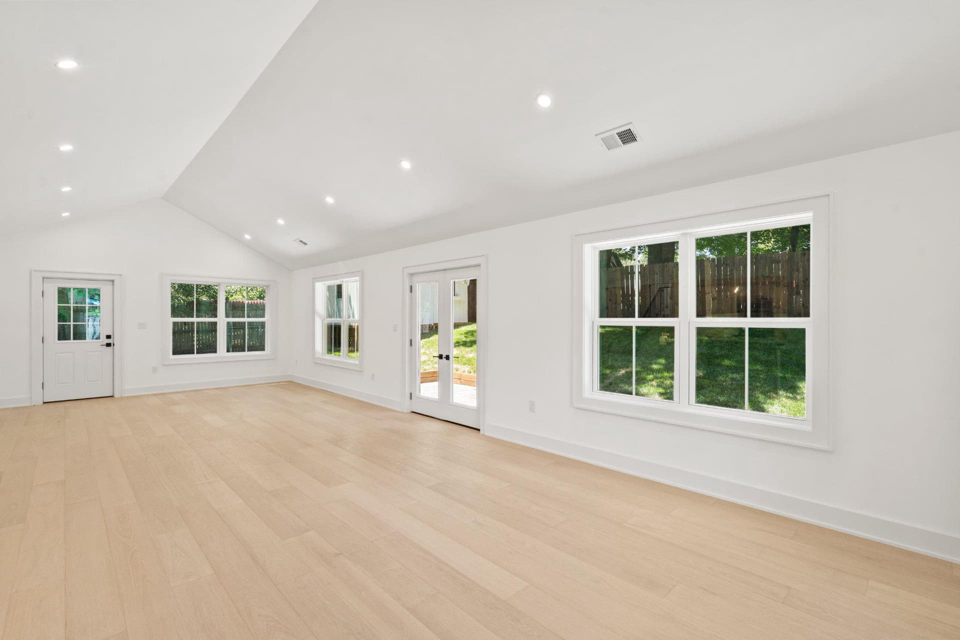 209 Thistle Drive photo 4