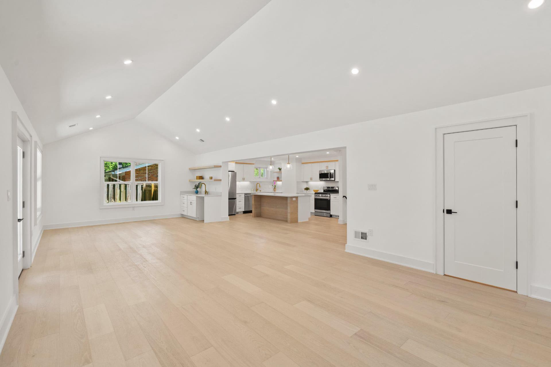 209 Thistle Drive photo 6