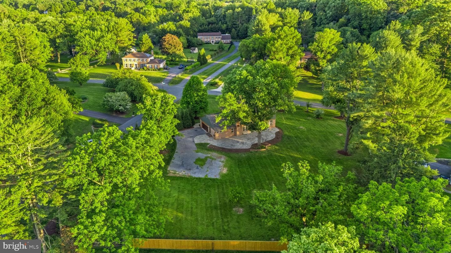 8701 Lochaven Drive photo 8