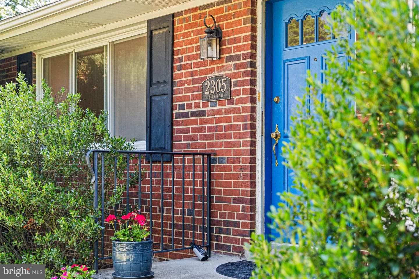2305 Peggy Lane photo 3