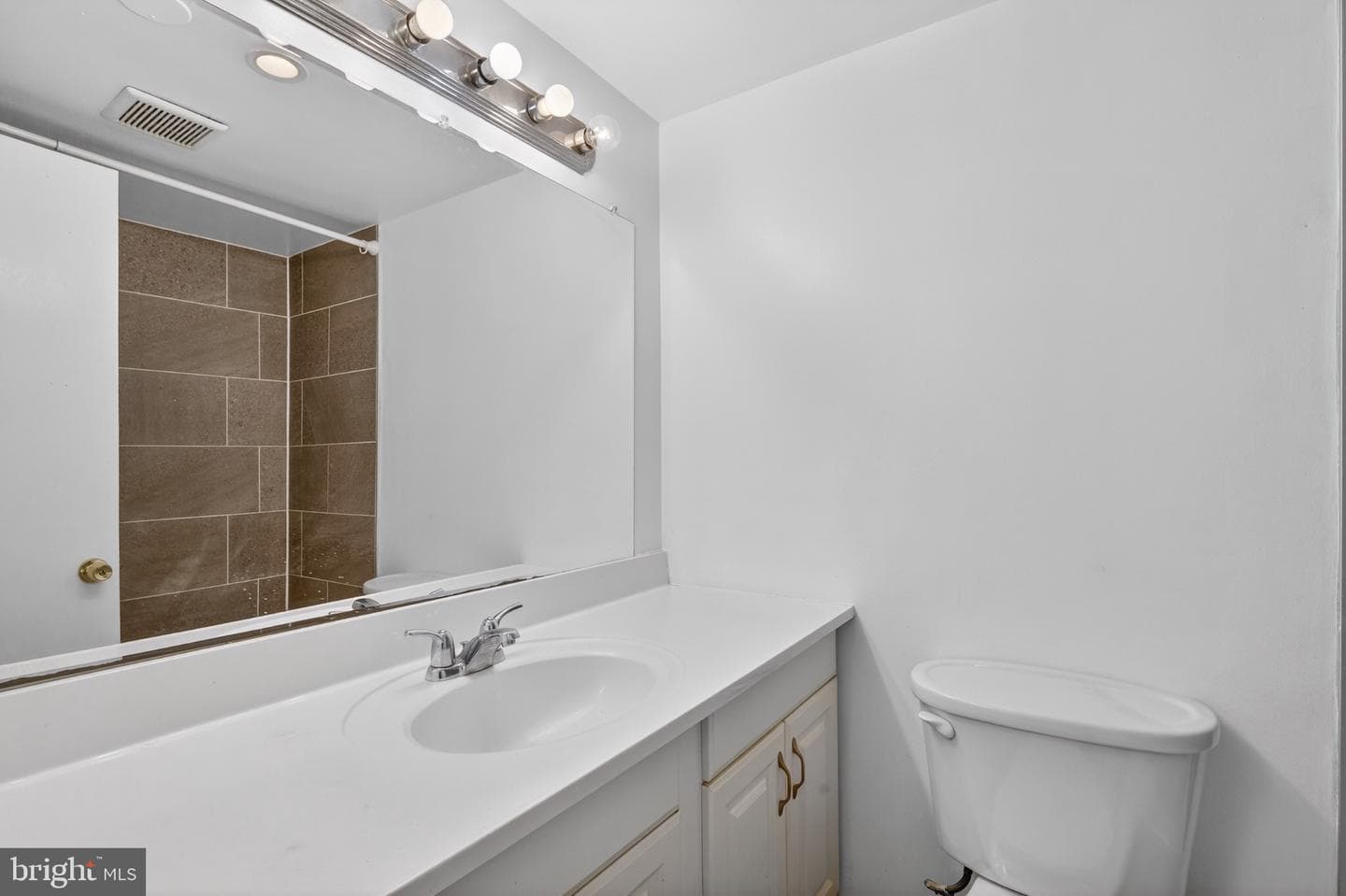 3301 Hewitt Avenue #403 photo 10