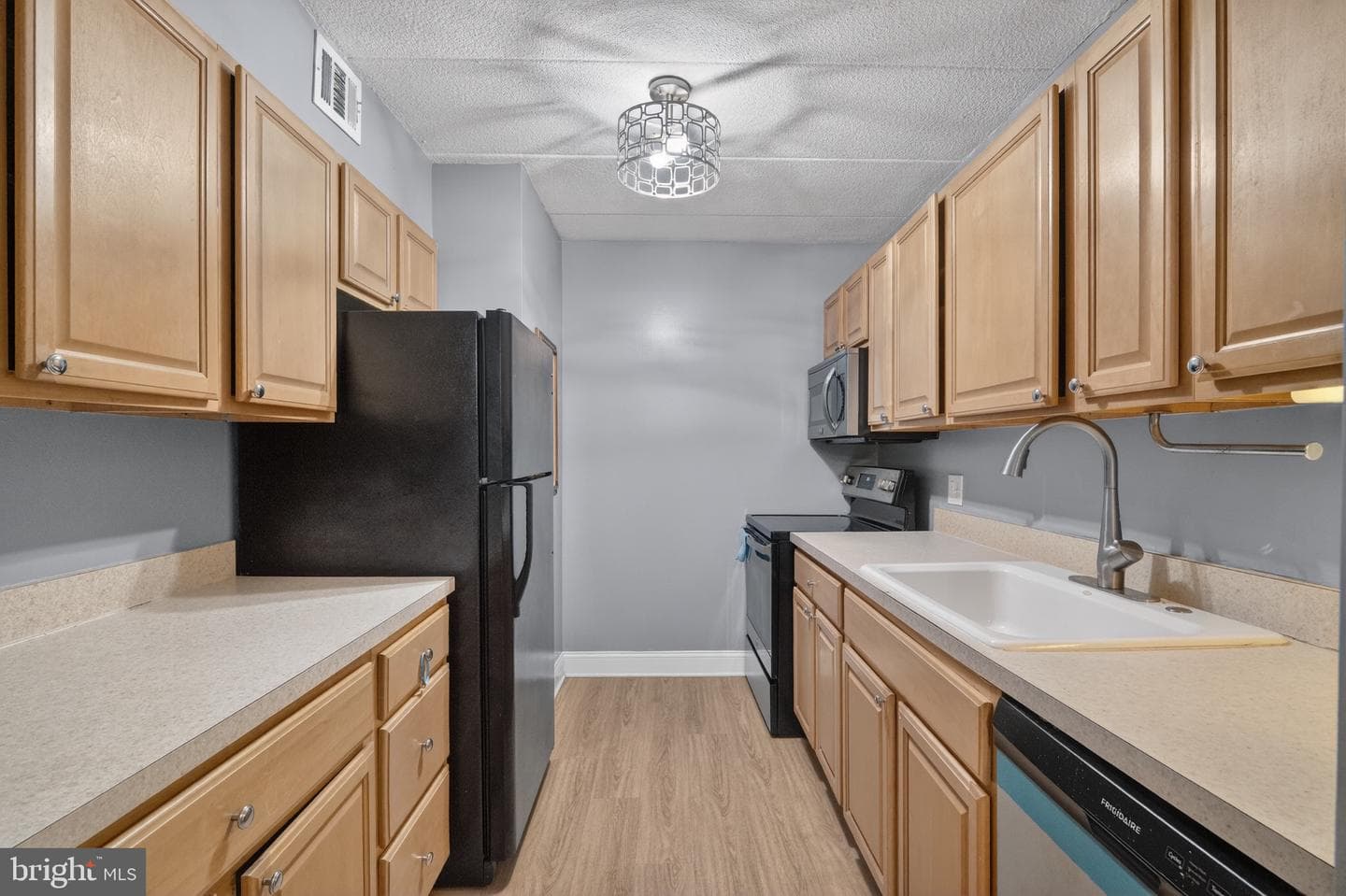 3301 Hewitt Avenue #403 photo 5