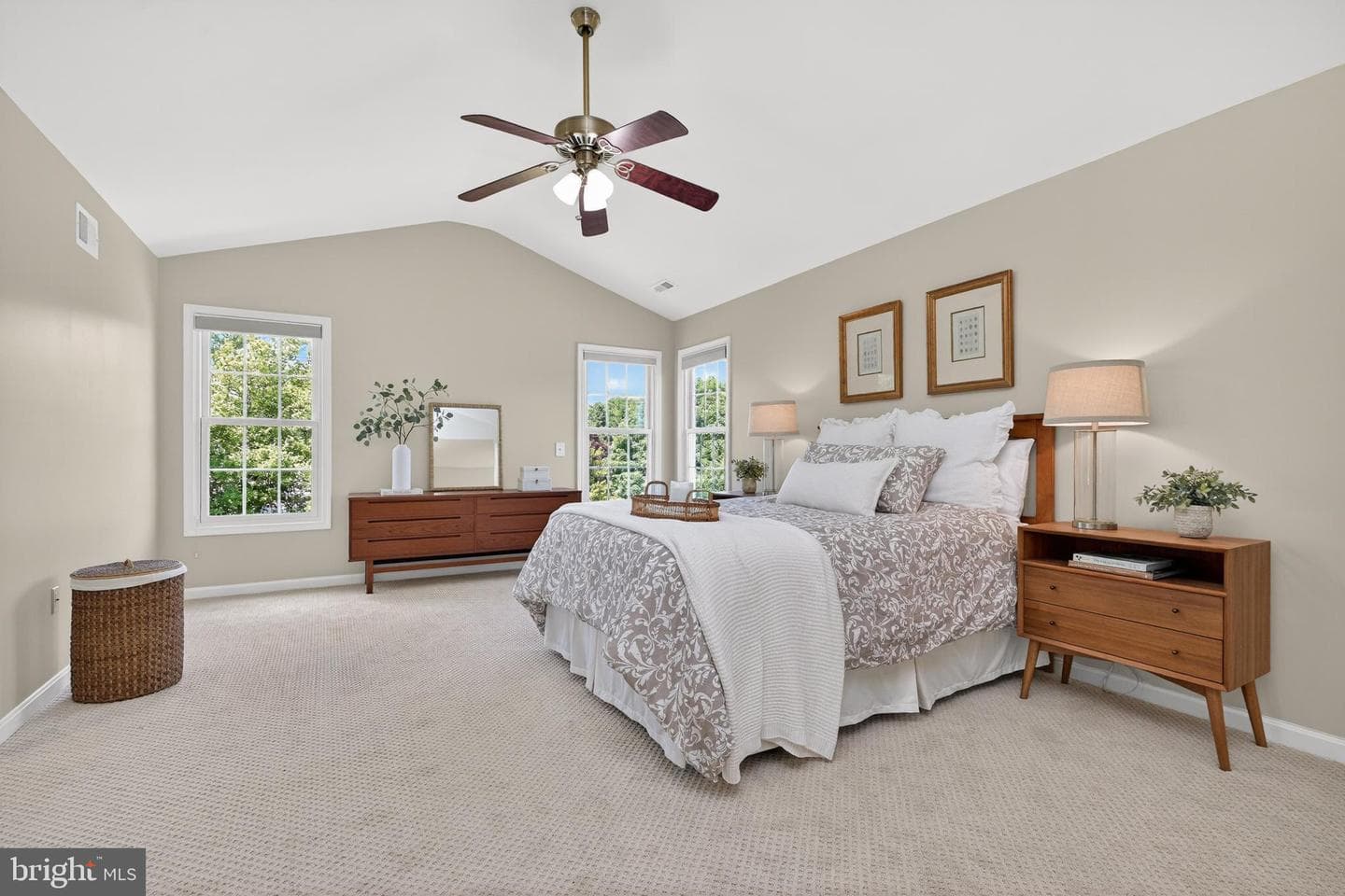 14405 Cervantes Avenue photo 43