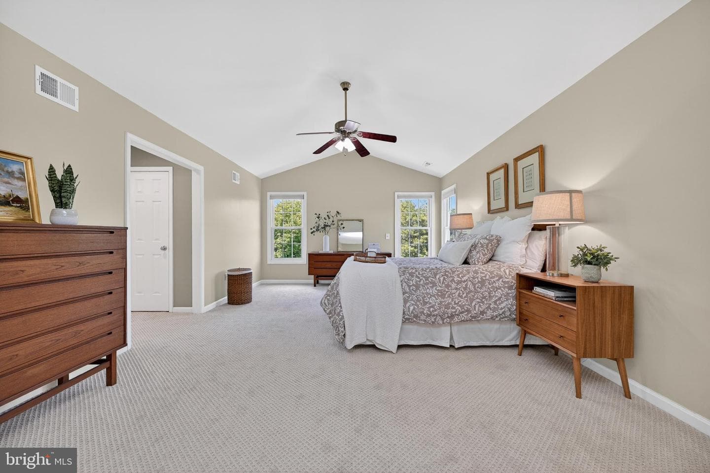 14405 Cervantes Avenue photo 44
