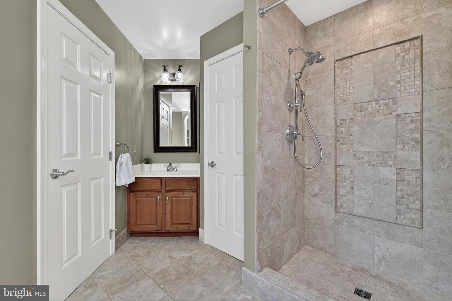 14405 Cervantes Avenue photo 51