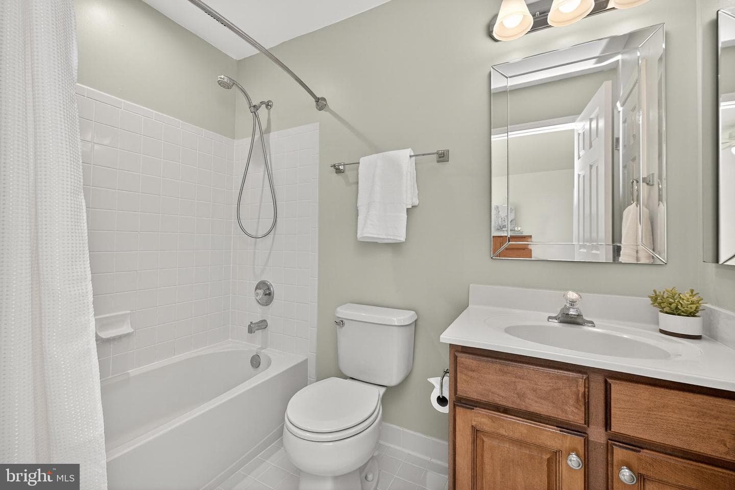 14405 Cervantes Avenue photo 54
