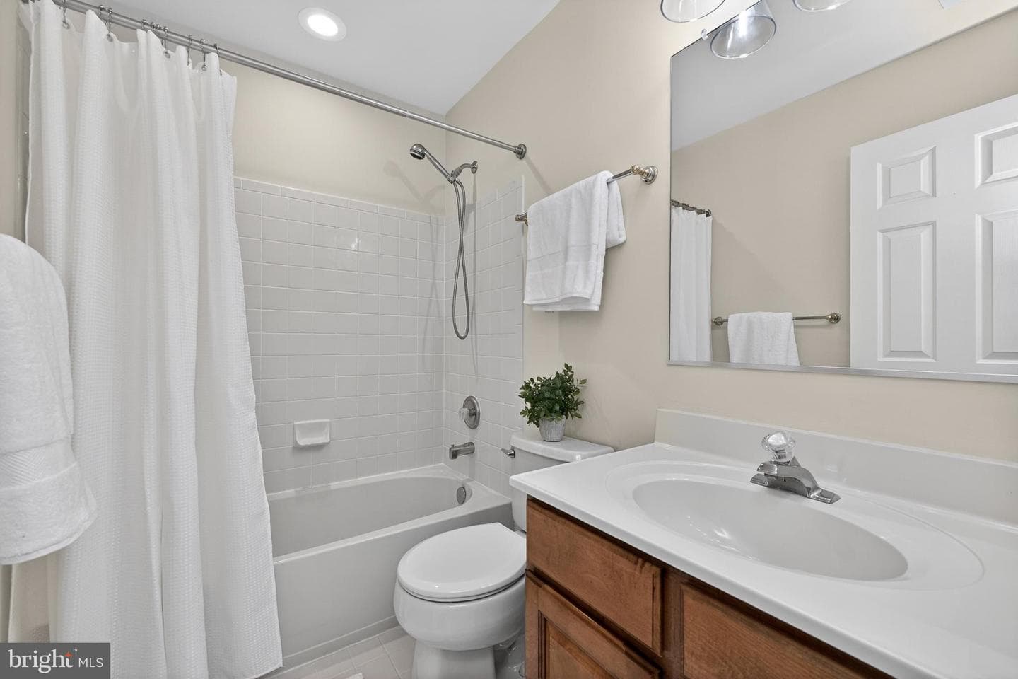 14405 Cervantes Avenue photo 57