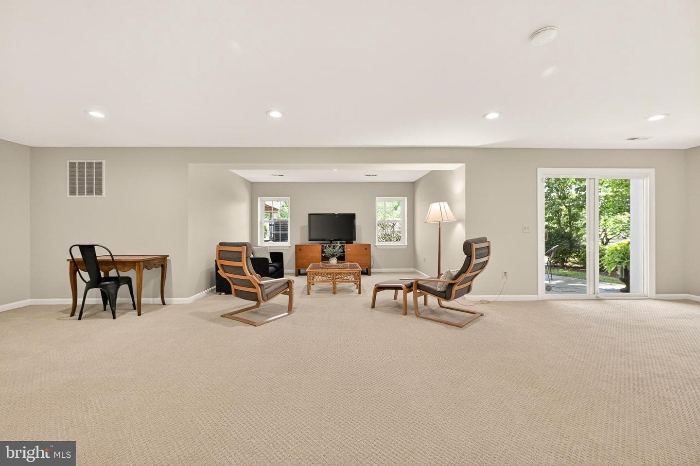 14405 Cervantes Avenue photo 62