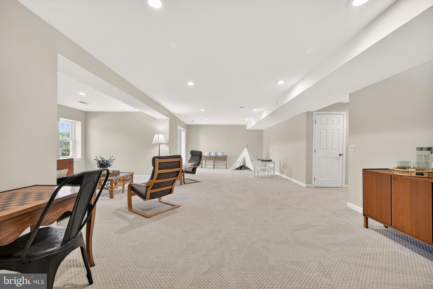 14405 Cervantes Avenue photo 63