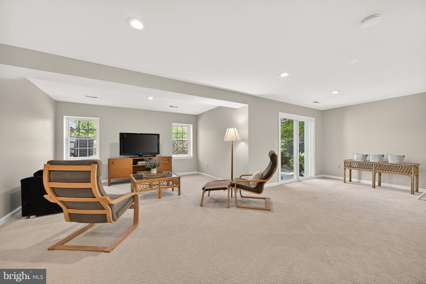 14405 Cervantes Avenue photo 64