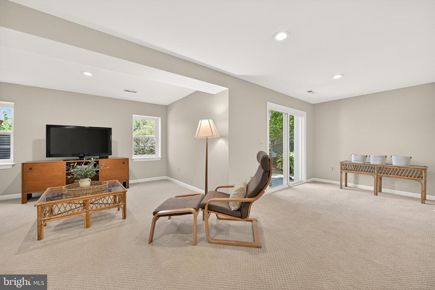 14405 Cervantes Avenue photo 65