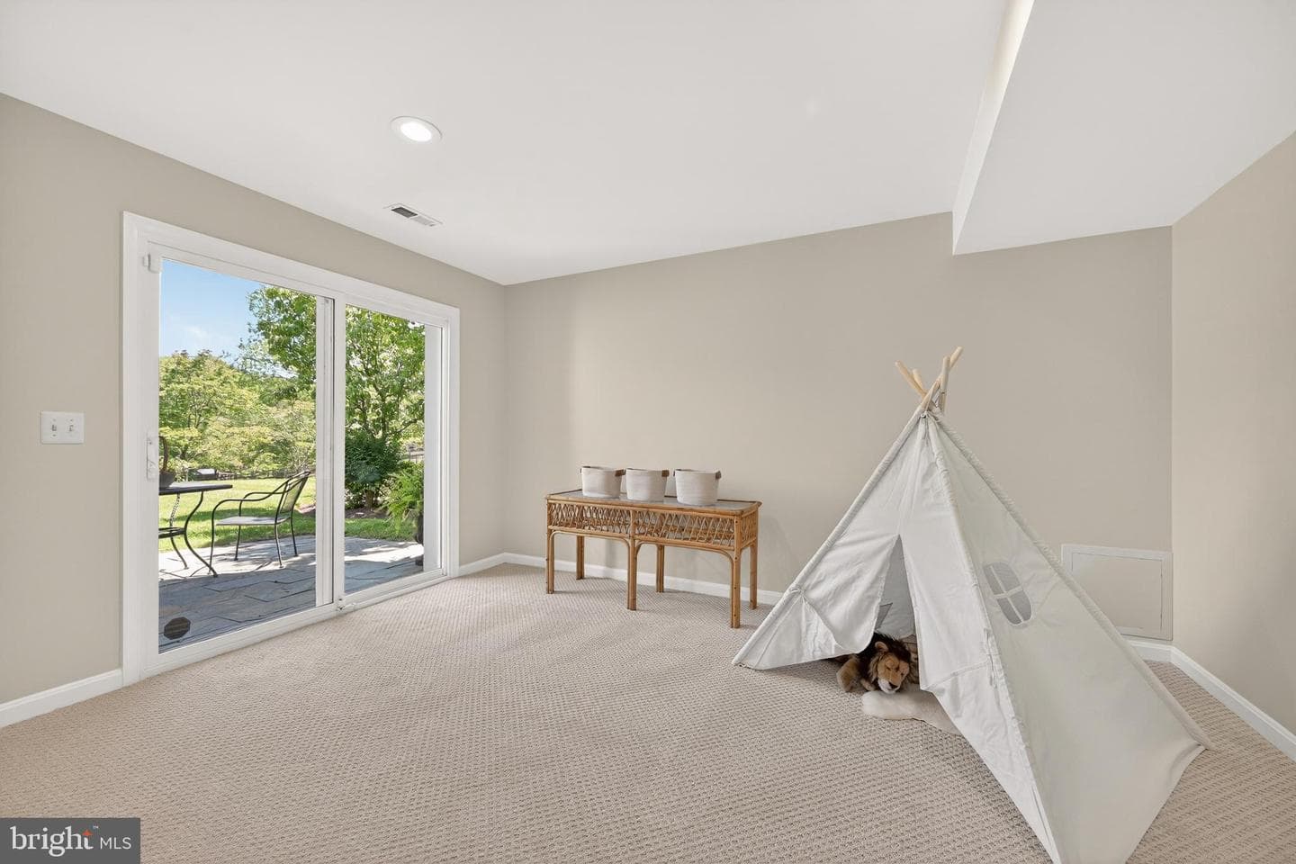 14405 Cervantes Avenue photo 66