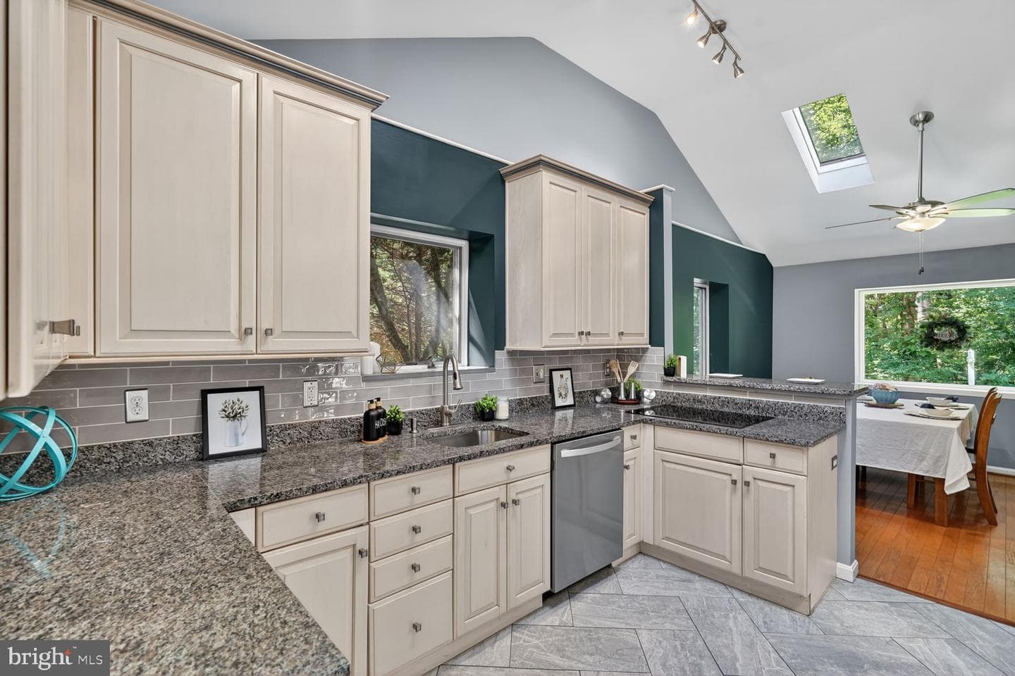 1530 Murphy Lane photo 4