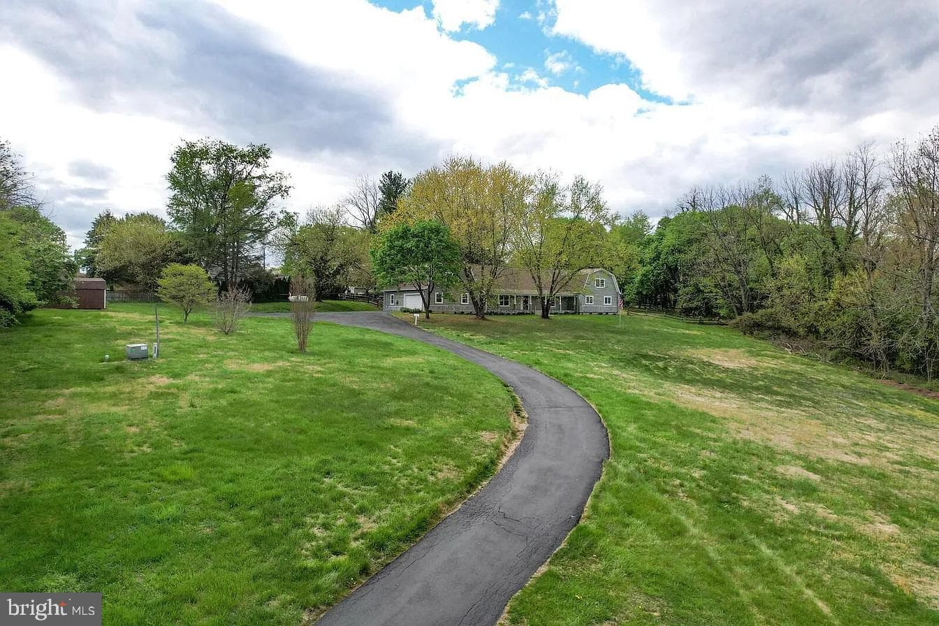 23311 Woodfield Road photo 13