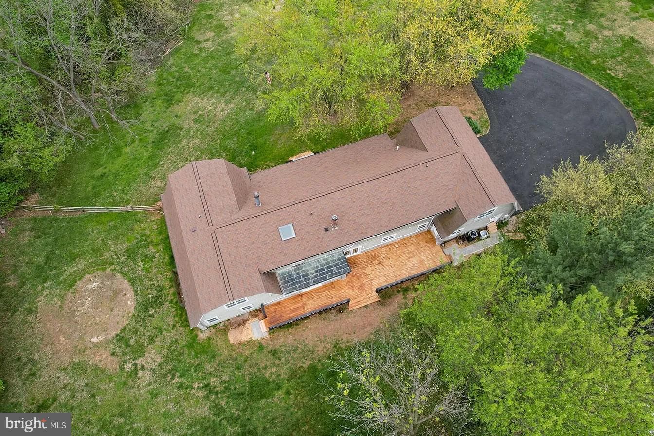 23311 Woodfield Road photo 14
