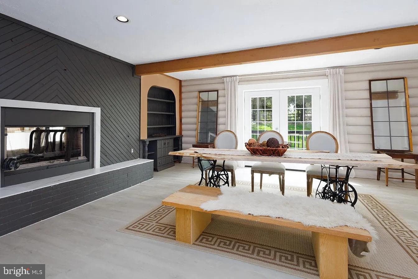 23311 Woodfield Road photo 3
