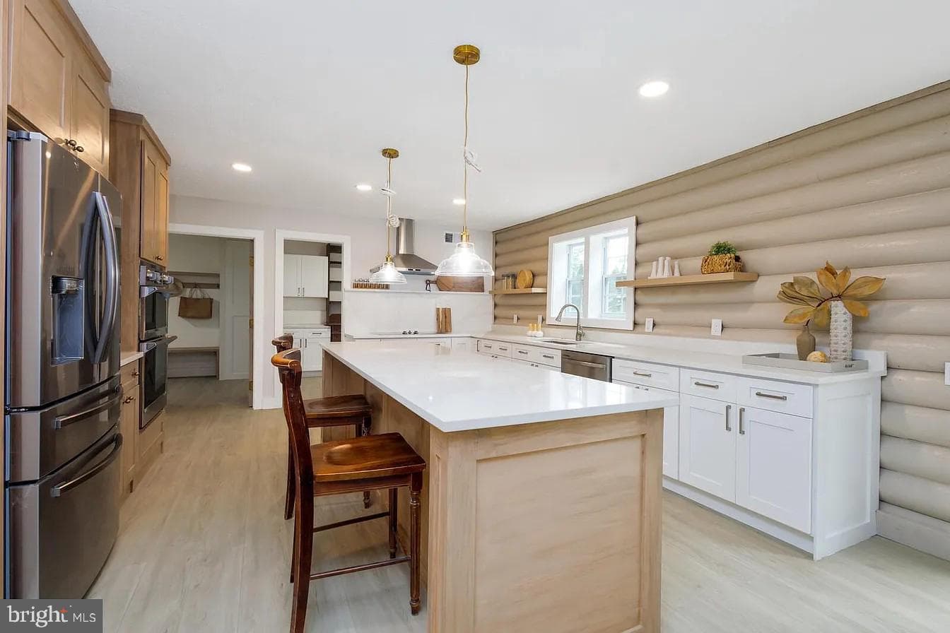 23311 Woodfield Road photo 4