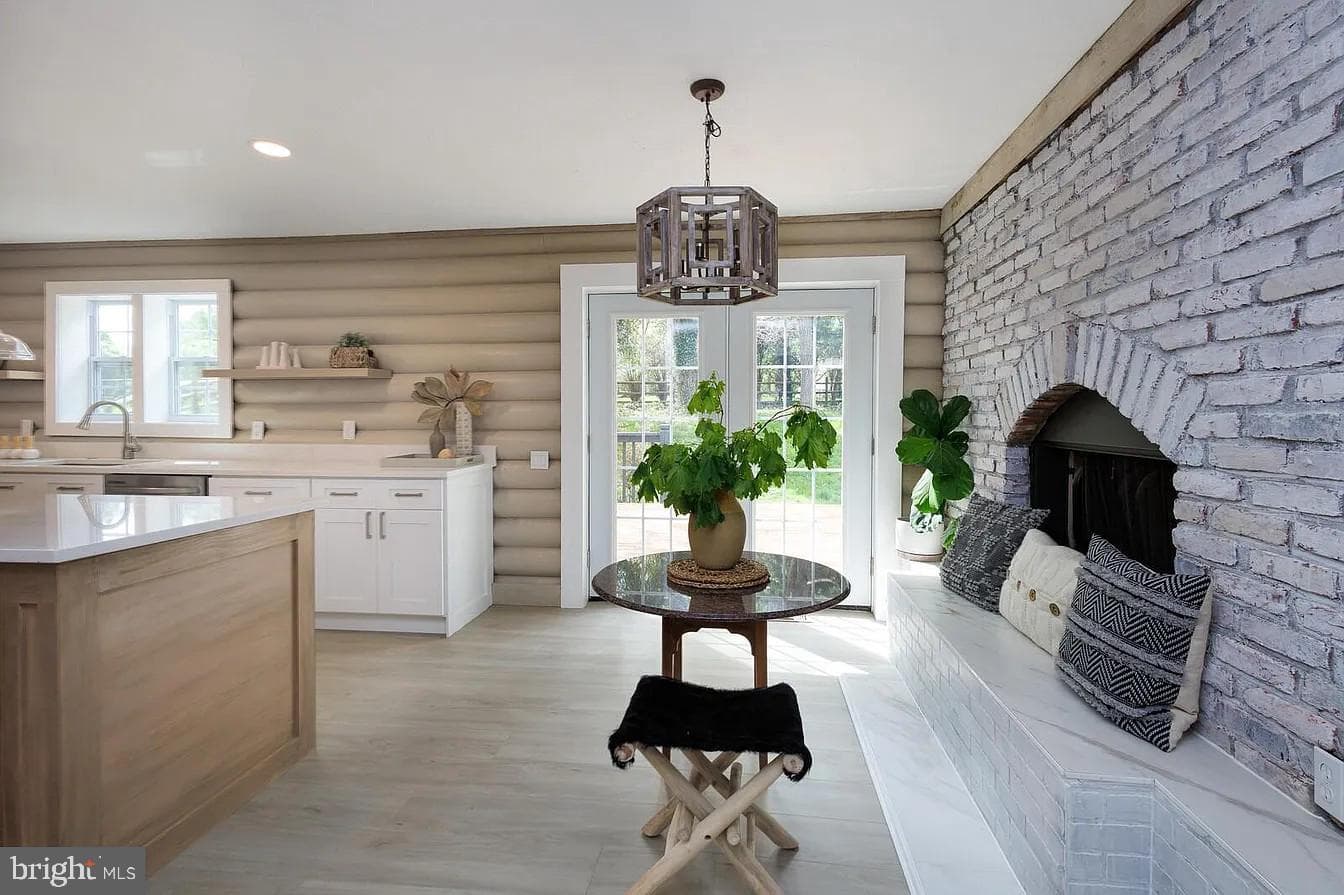 23311 Woodfield Road photo 8