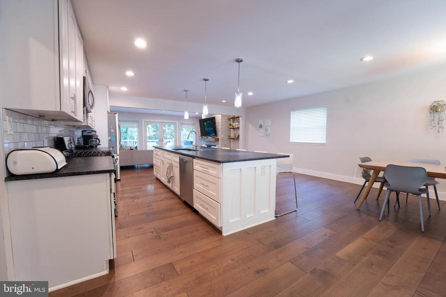1710 Mark Lane photo 3