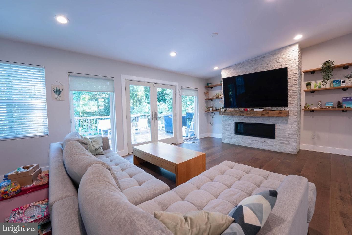 1710 Mark Lane photo 8