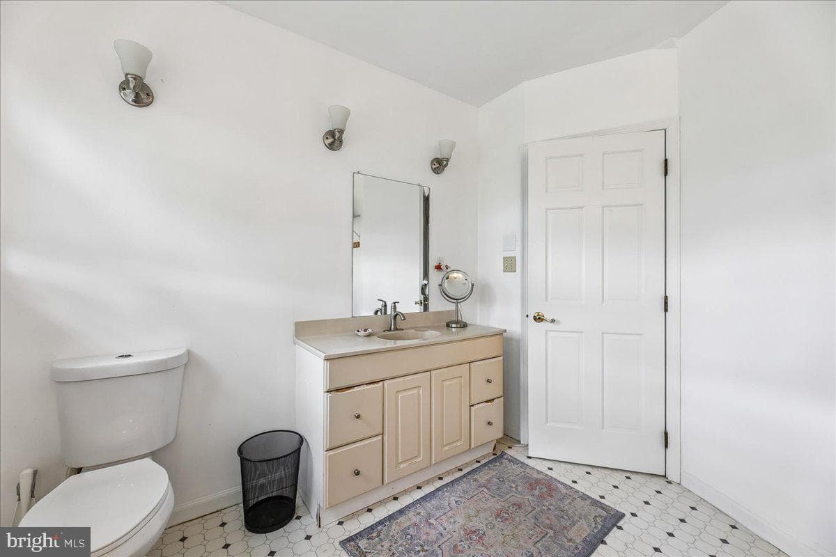 2709 Fenimore Road photo 27