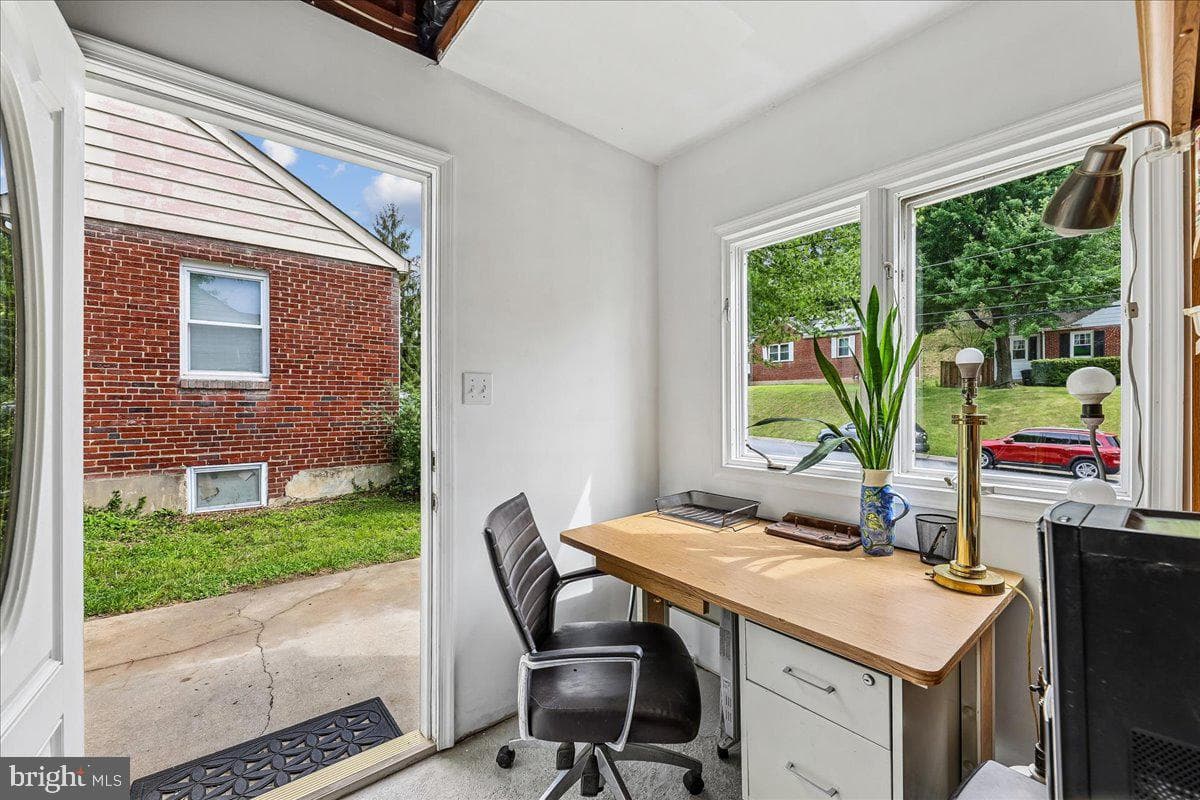 2709 Fenimore Road photo 3
