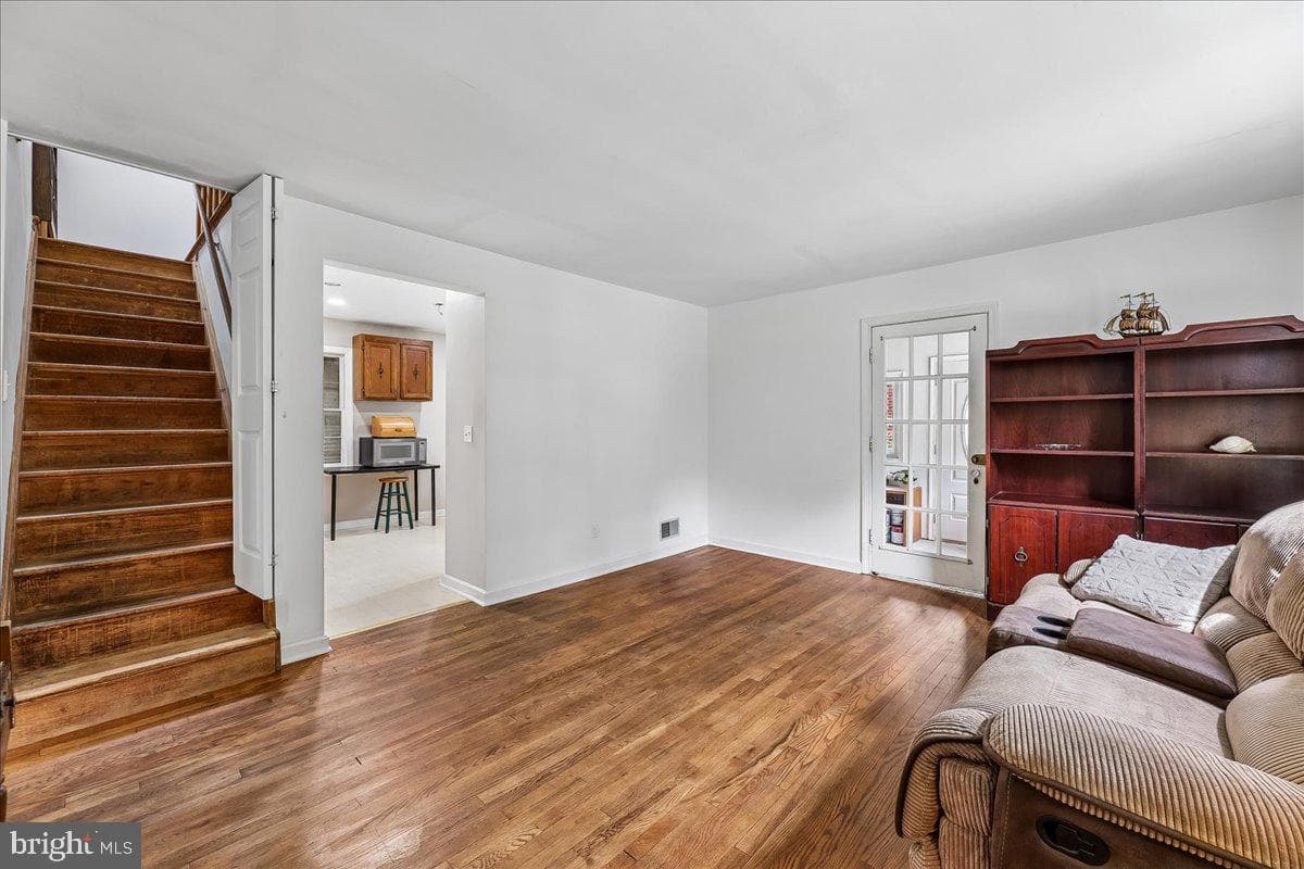 2709 Fenimore Road photo 5