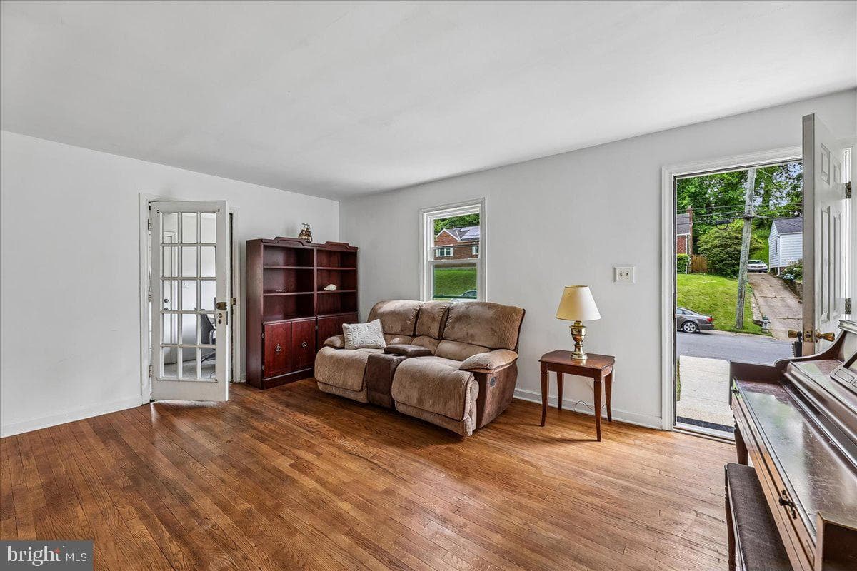 2709 Fenimore Road photo 6